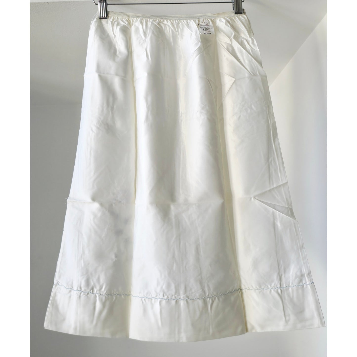 VINTAGE *NEW* 1960's Bradley Women's White with Flower Design Half Slip Size M