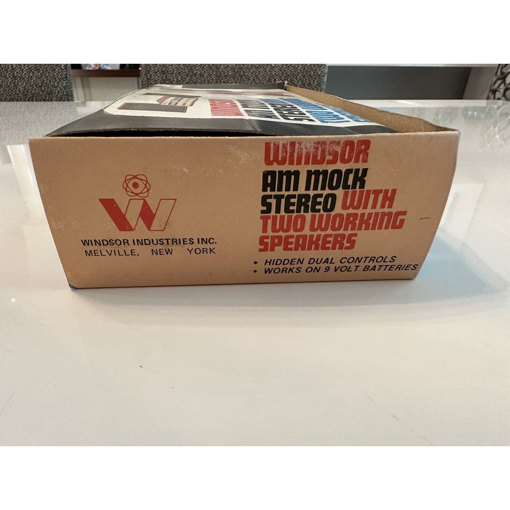 VINTAGE *NEW* Windsor AM MegaMini Stereo with Speakers