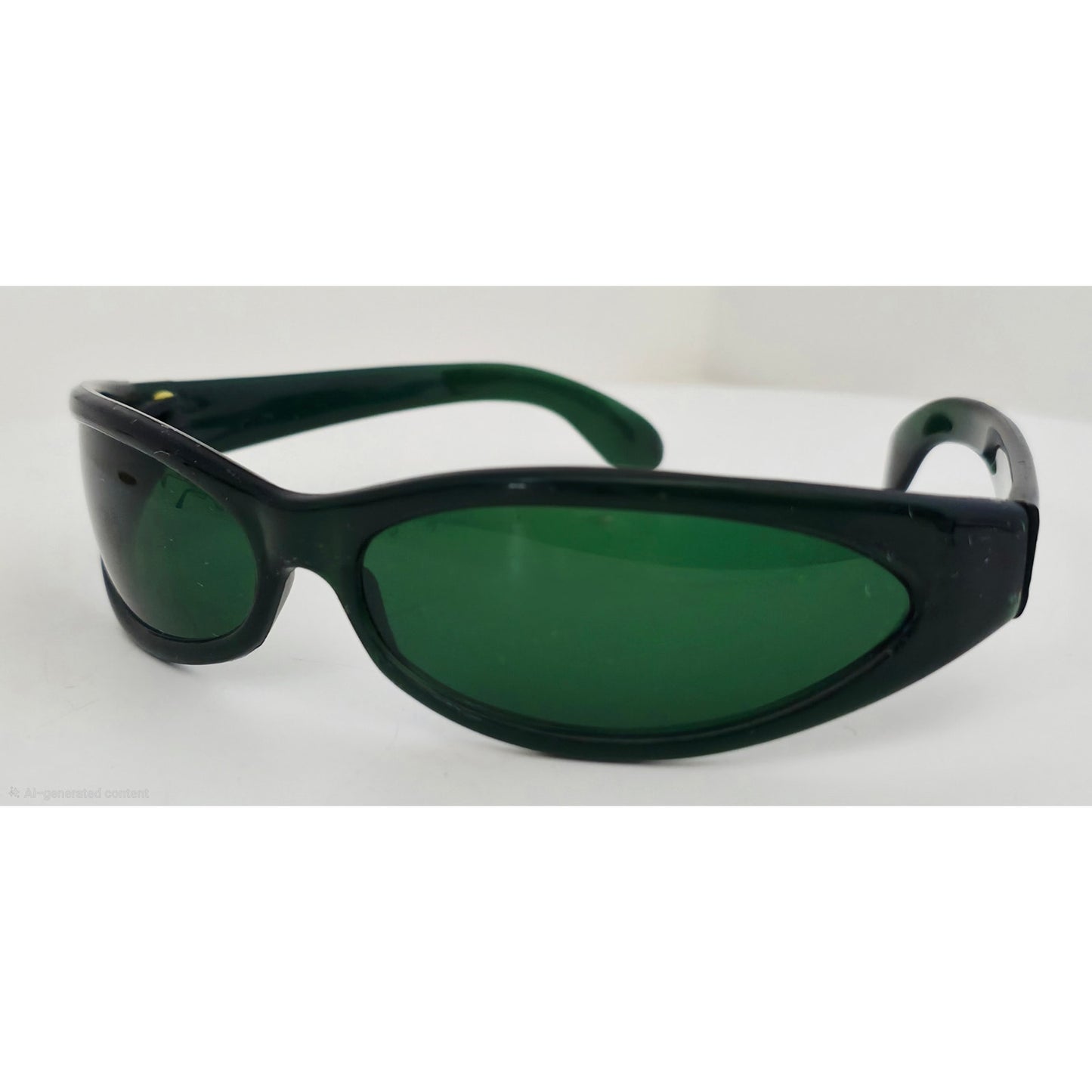VINTAGE *NEW* 1970's Glam Unisex Thin Black Frame with Green Lens Sunglasses