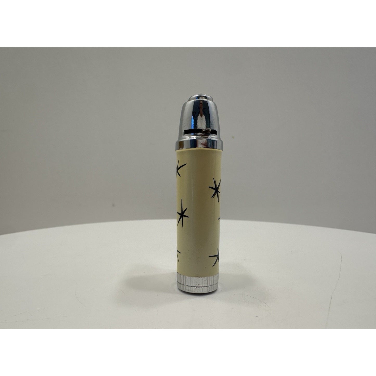VINTAGE *NEW* 1960's Manor Butane Lighter Cream w/Stars