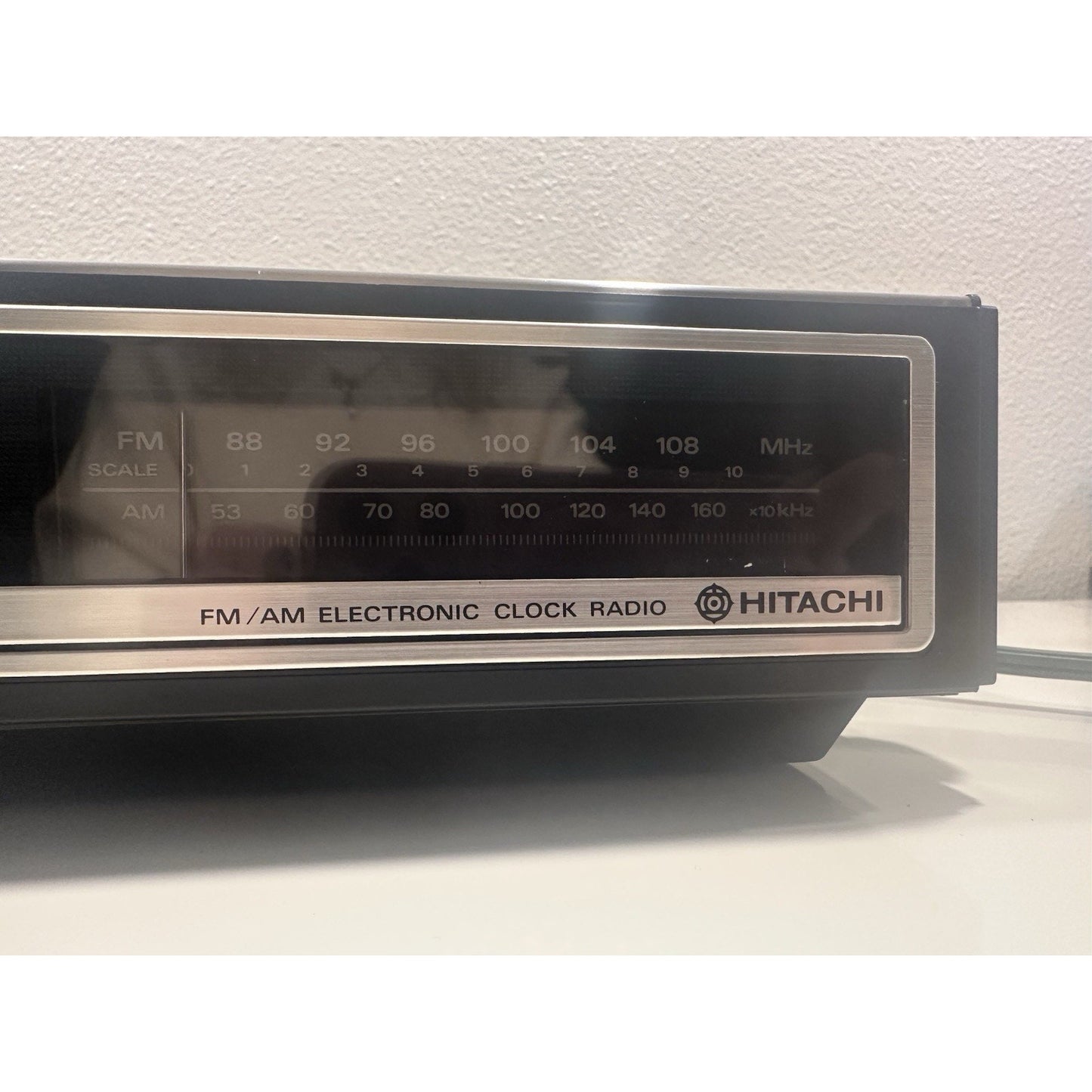 VINTAGE *NEW* 1980's Hitachi KC-651H Am/Fm 2-Band Table Radio w/Digital Clock