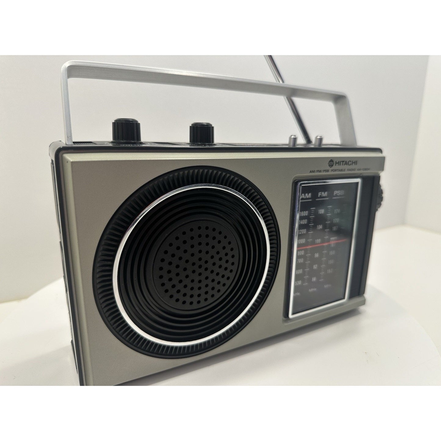 VINTAGE *NEW* 1980's Hitachi KH-1080H AM/FM/PSB 3-Band Portable Radio