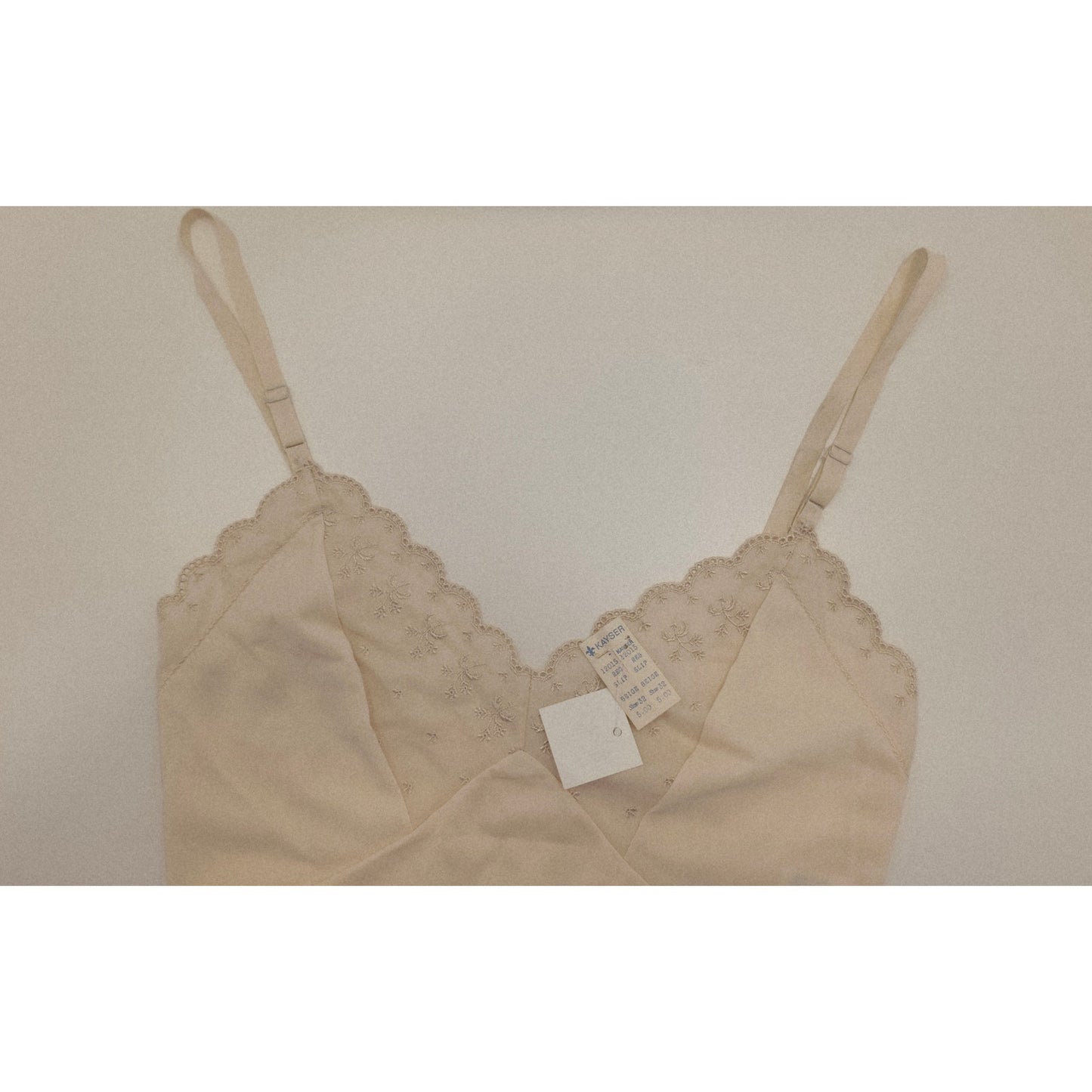 VINTAGE *NEW* 1960's Kayser Cream 100% Nylon Lace Trim Slip Size S (32)