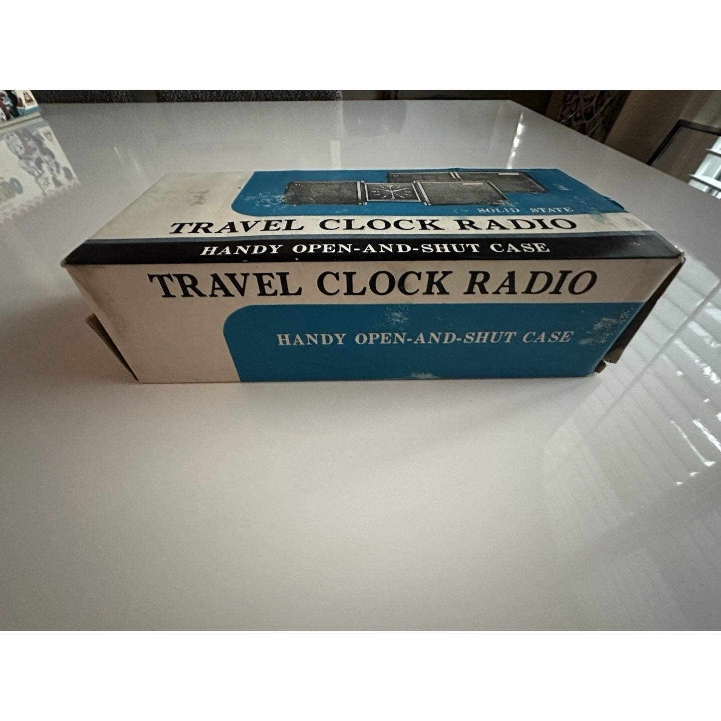 VINTAGE *NEW* 1960's/1970's Travel Clock Radio, Open/Shut Red Case