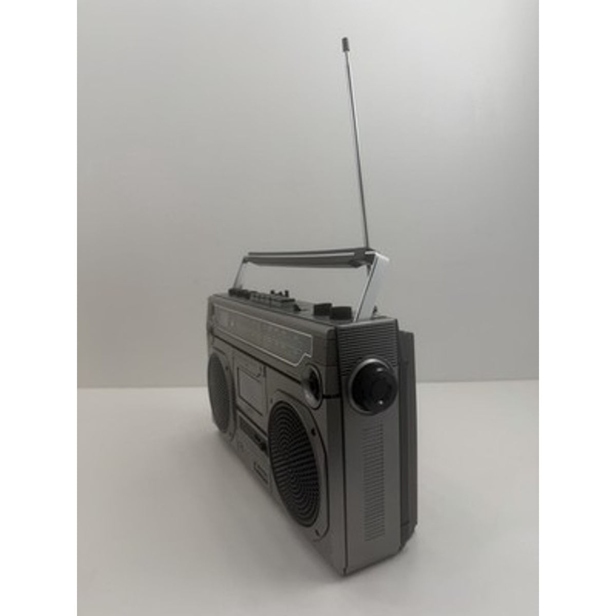 VINTAGE *PRISTINE* 1980's Hitachi TRK-8000H Cassette Tape AM/FM Radio Boombox