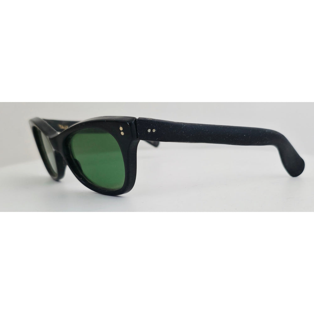VINTAGE *NEW* 1970's Glam Unisex Sunglasses Black Oval Frame with Green Lens