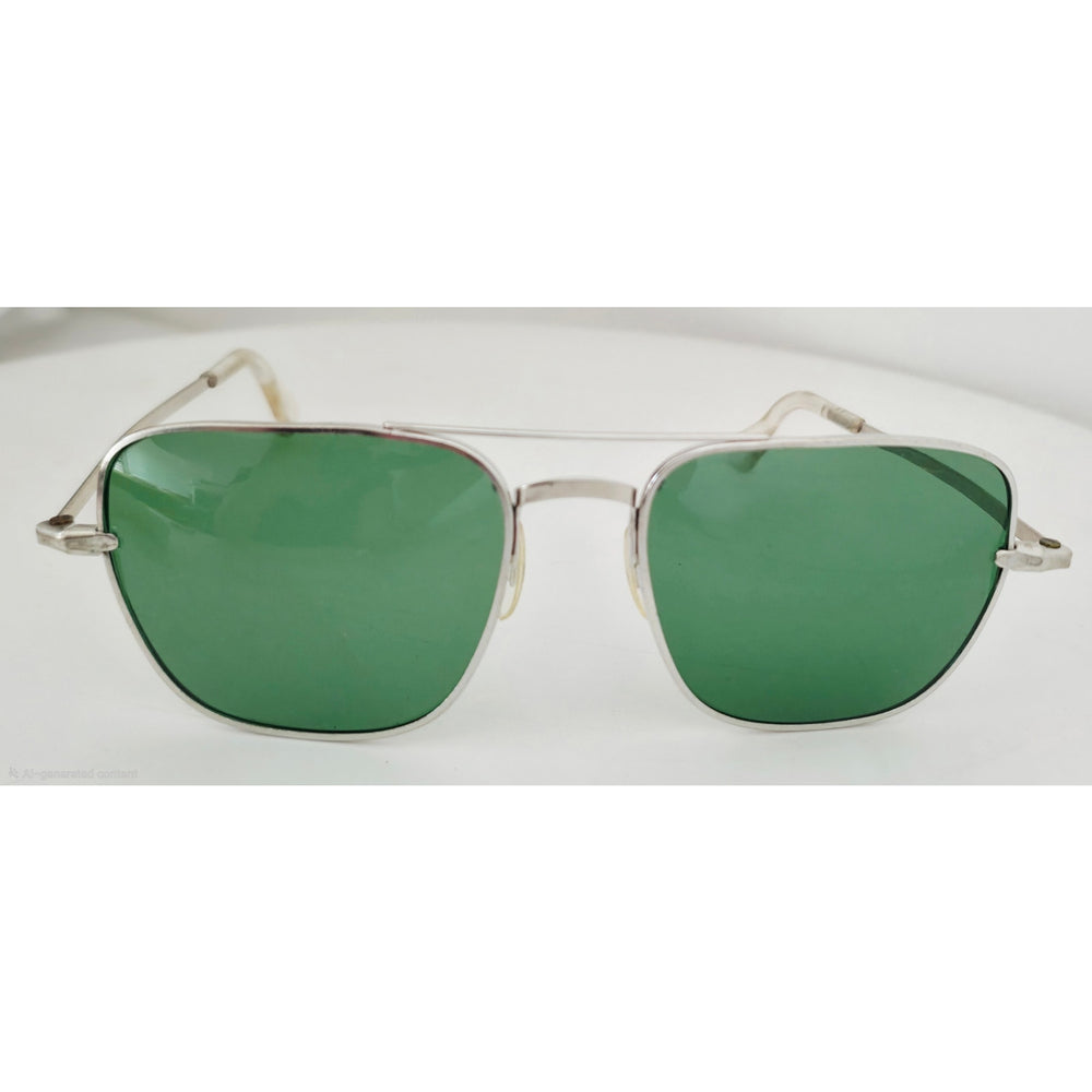 VINTAGE *NEW* 1970's Glam Unisex Silver Frame with Green Lens Sunglasses