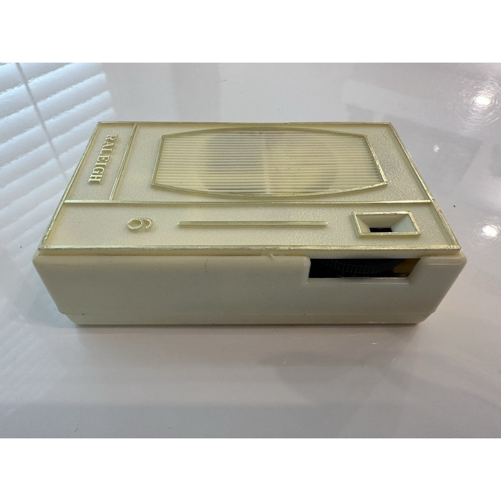 VINTAGE *NEW* 1960's/1970 Raleigh 6 Model#612 Transistor Radio/High Sensitivity