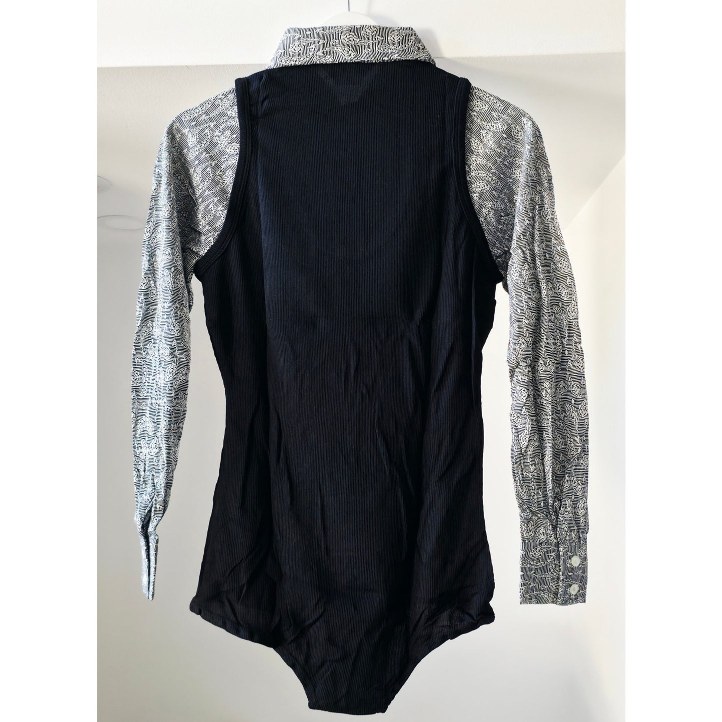 VINTAGE *NEW* 1960's Women's Body Shirt with Pointed Collar 100% Nylon Size L