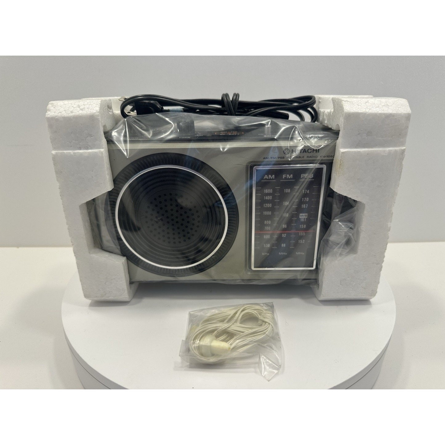 VINTAGE *NEW* 1980's Hitachi KH-1080H AM/FM/PSB 3-Band Portable Radio