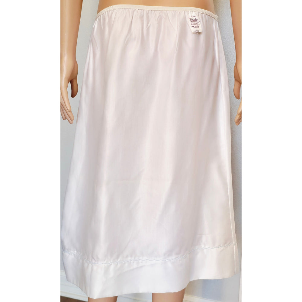 VINTAGE *NEW* 1960's Bradley  Women's White w/Flowers Half Slip Size M