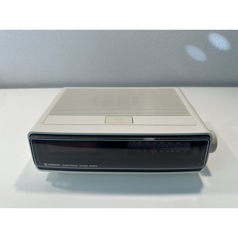 VINTAGE *NEW* 1980's Hitachi KC-650H Ivory/White Electronic Alarm Clock Radio