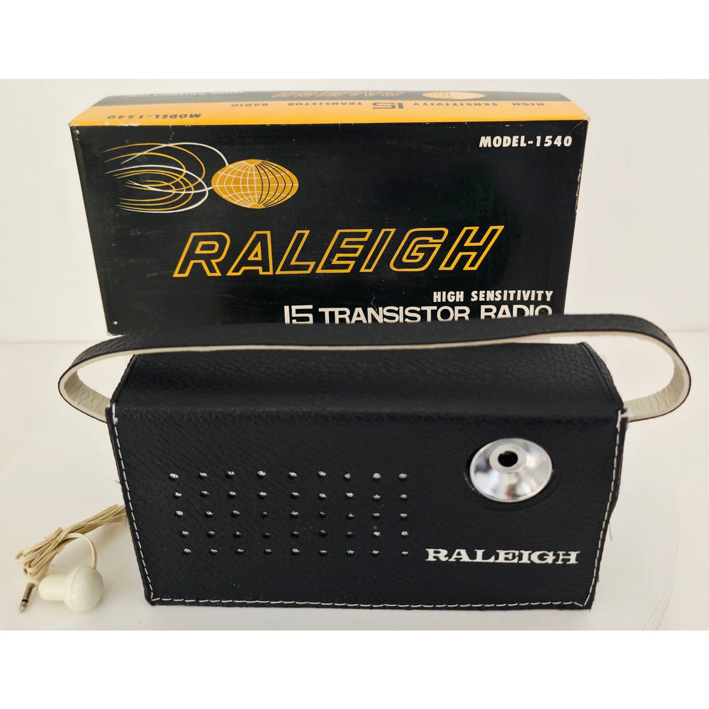 VINTAGE 1960's *PRISTINE * Raleigh 15 Model 1540 AM Transistor Radio with Case