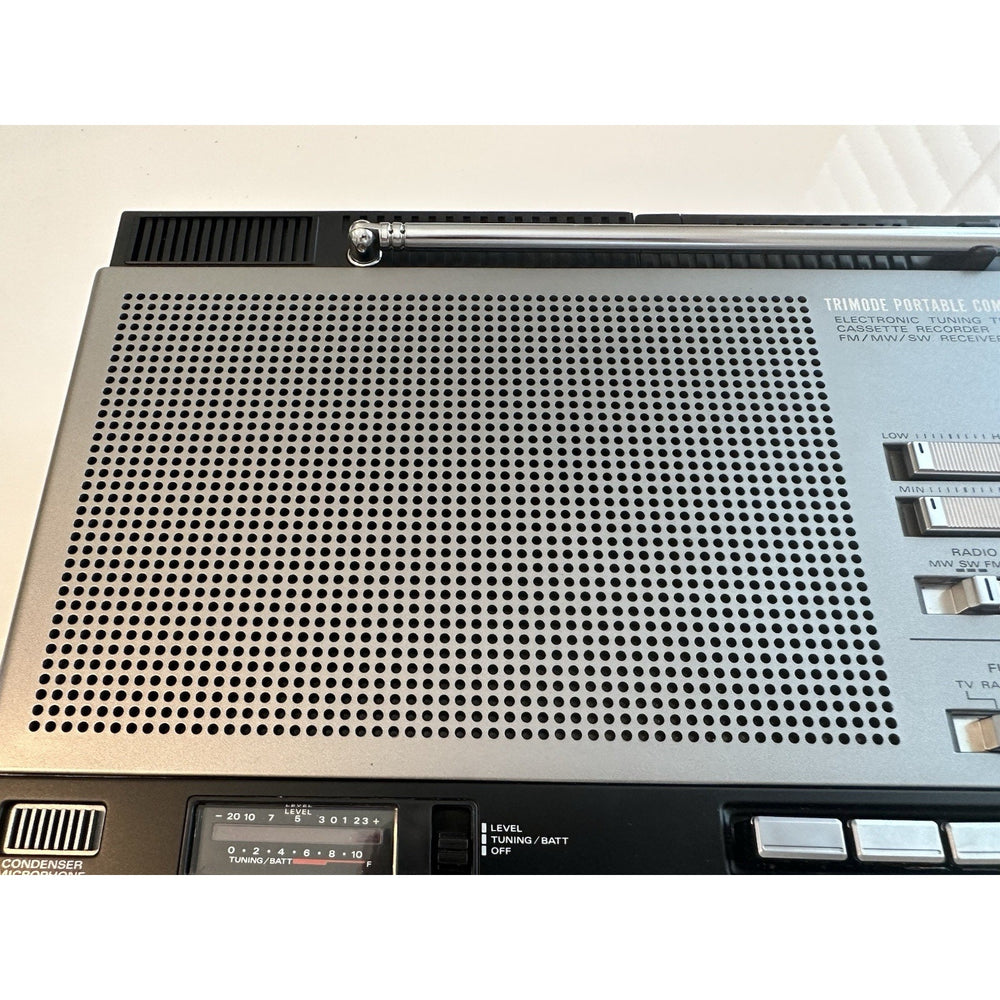 VINTAGE *NEW* 80's Hitachi K-2400 Solid State TV Receiver/Cassette RARE