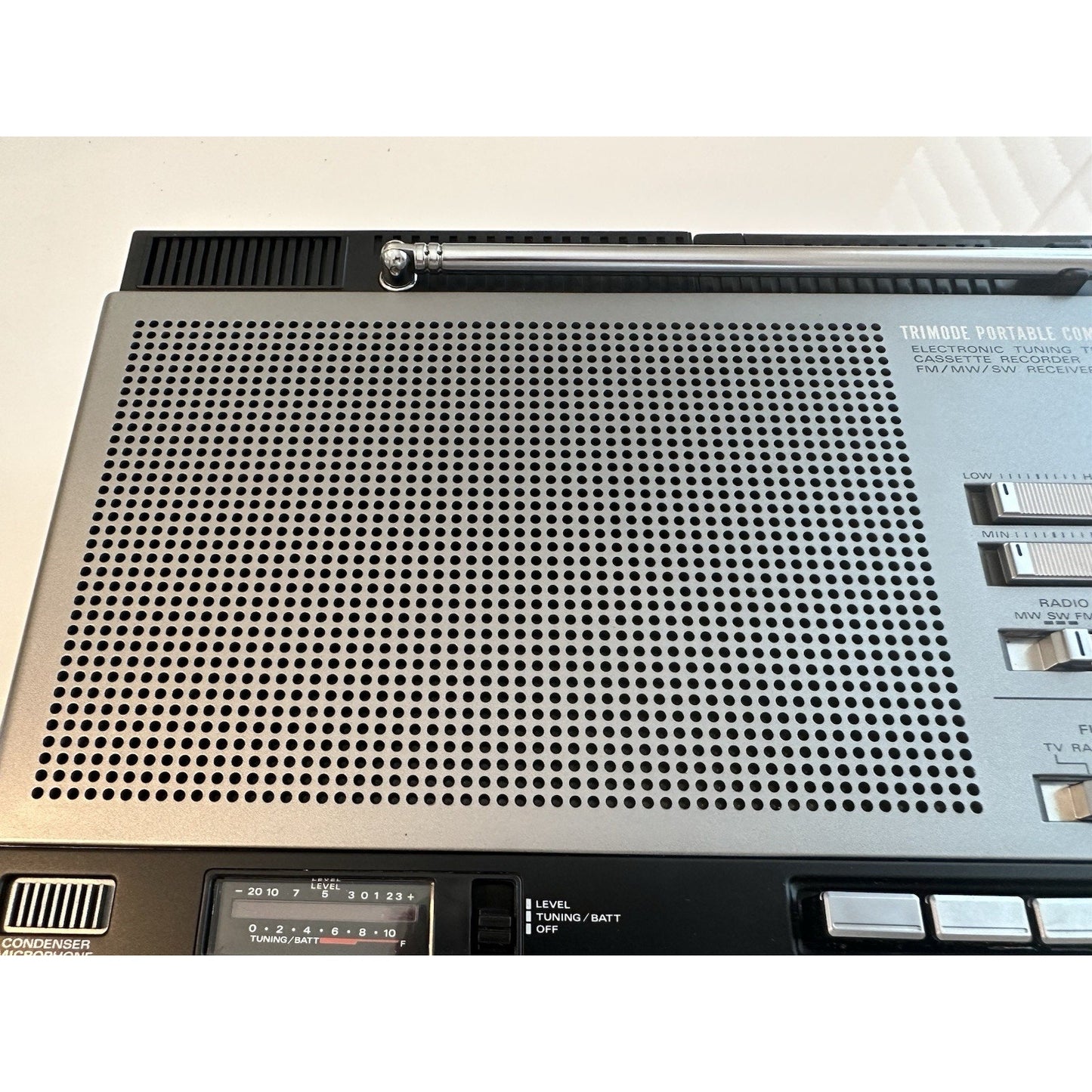 VINTAGE *NEW* 80's Hitachi K-2400 Solid State TV Receiver/Cassette RARE