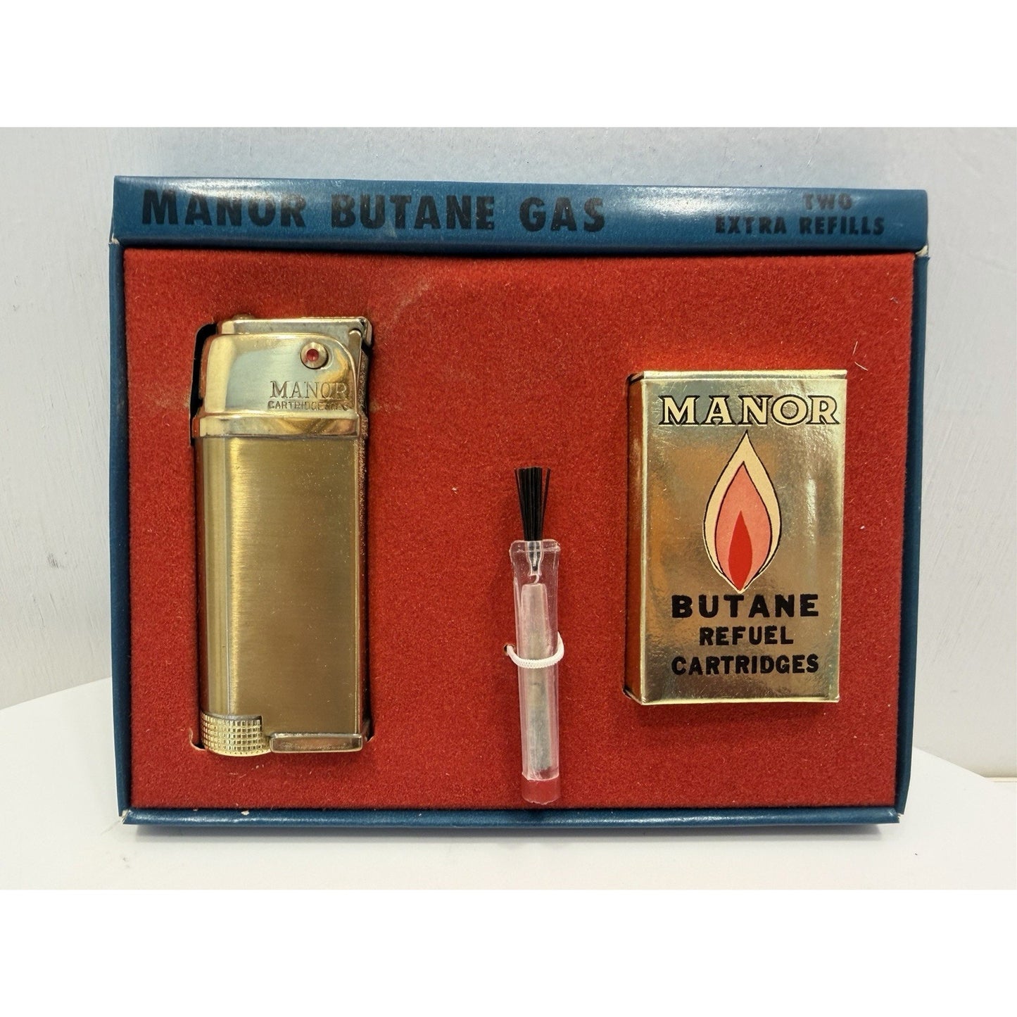 VINTAGE *NEW* 1950's Manor Butane Lighter Set w/Refills + Flints
