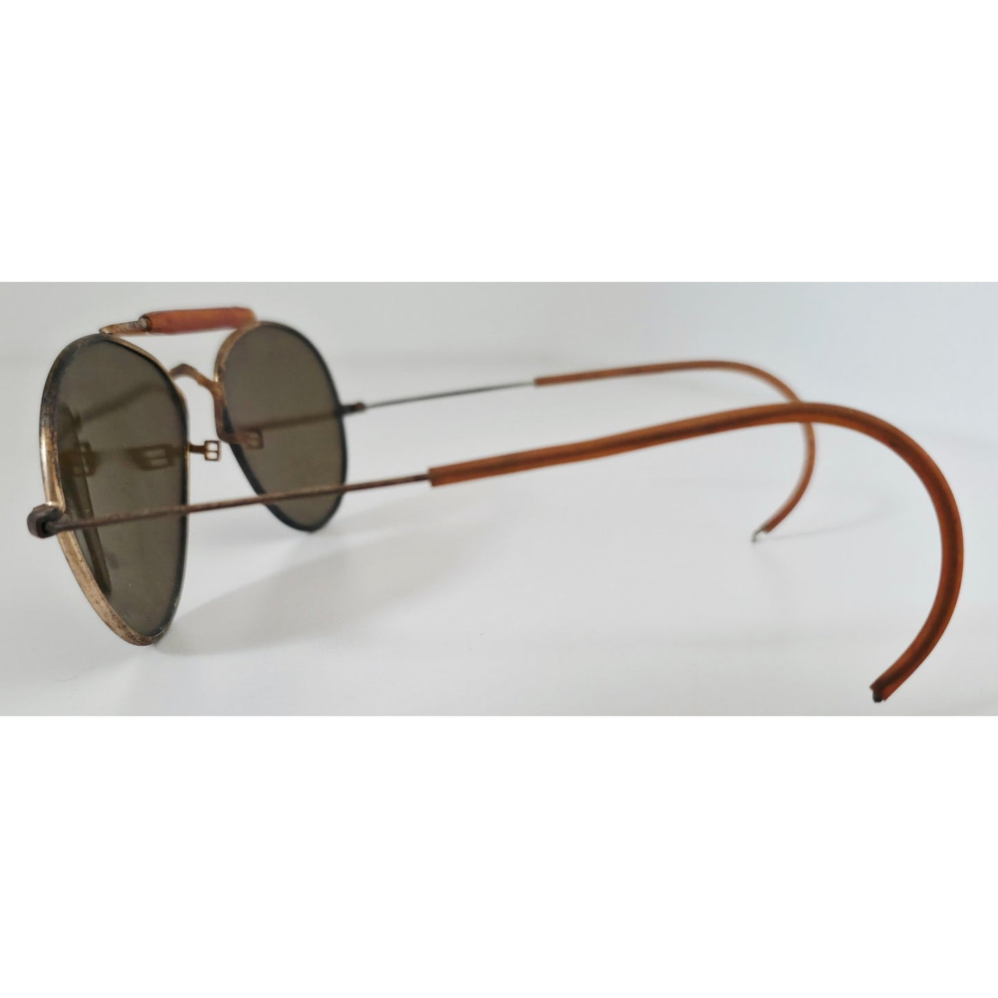 VINTAGE *PRISTINE* 1970's Brown Frame with Gray Lens Aviator Sunglasses