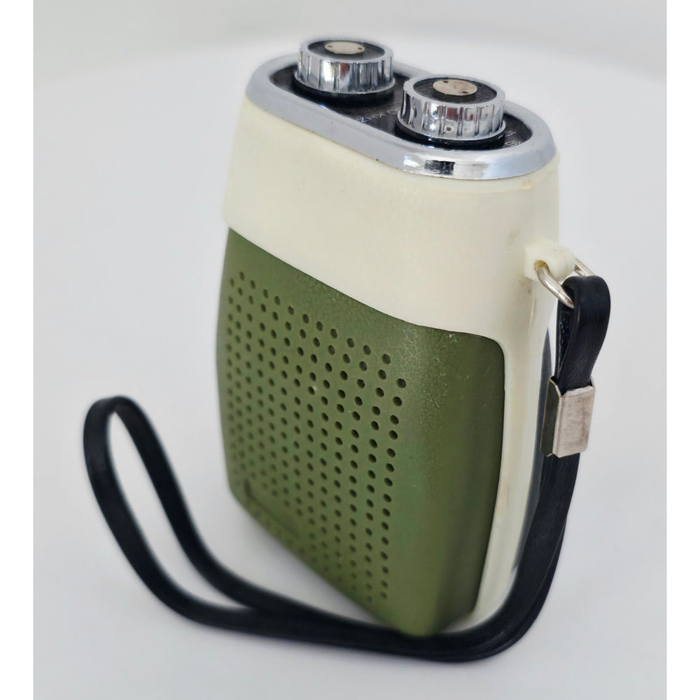 VINTAGE *NEW* 1960's Sakura FS-19 Green/Black Solid State Micro Transistor Radio