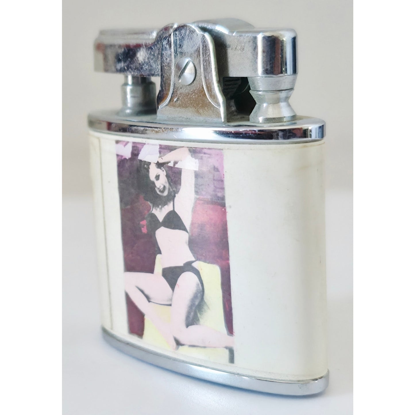 VINTAGE *NEW* 1950s Royal Star Super Automatic Lighter with Pin Up Girls