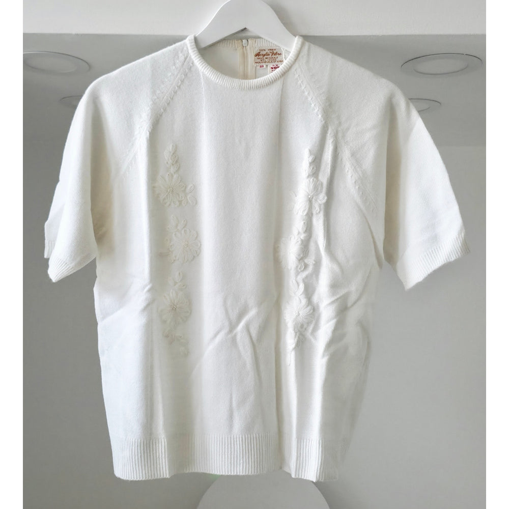 VINTAGE *NEW* Women's White Sweater with Flower Design 100% Acrylic Size 40