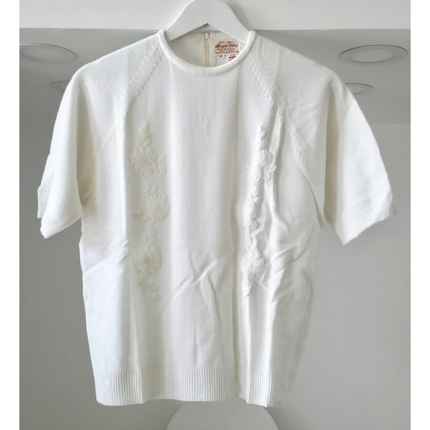VINTAGE *NEW* Women's White Sweater with Flower Design 100% Acrylic Size 40