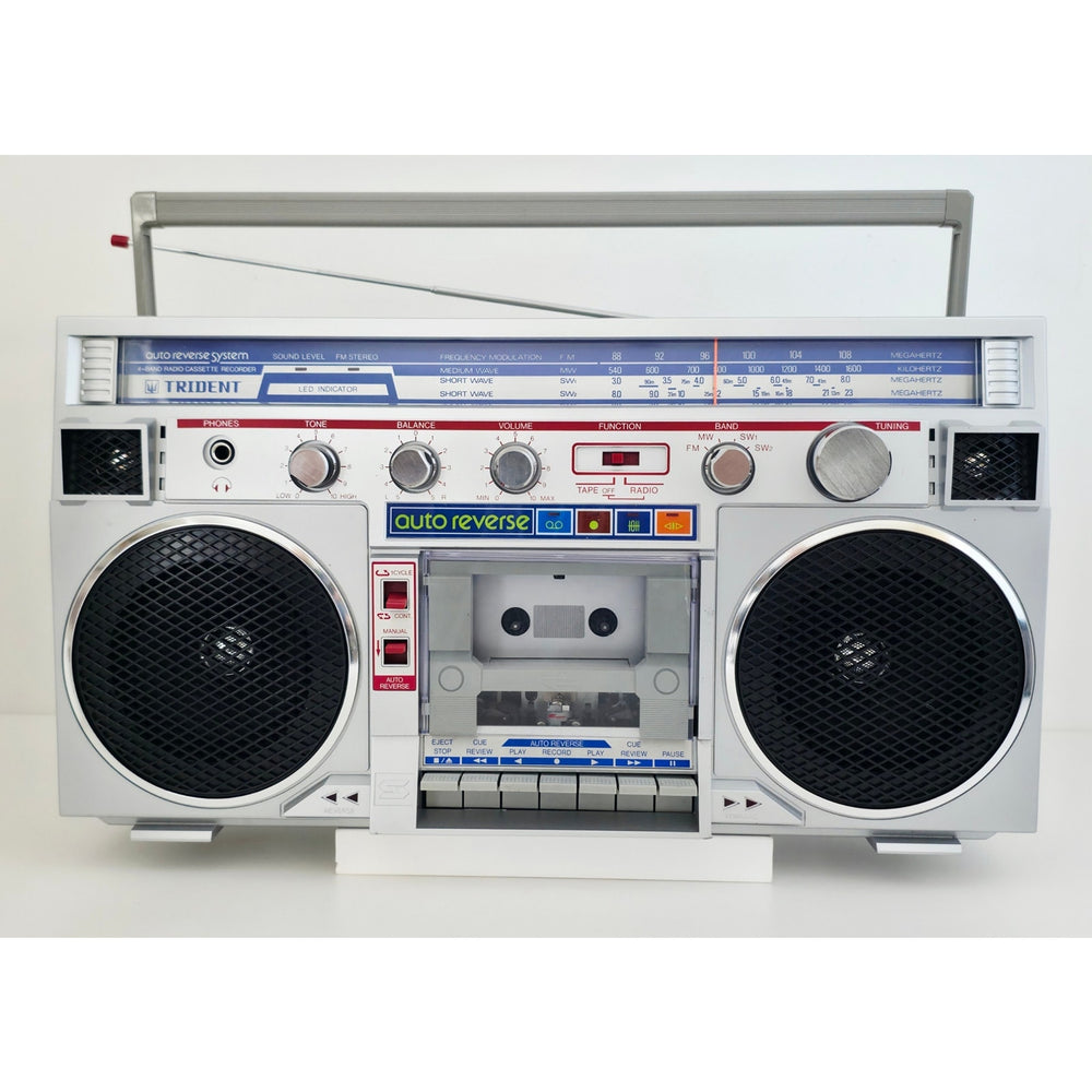 VINTAGE *NEW* 1980's Trident CX-479F Multi-Voltage FM Radio Cassette Boombox