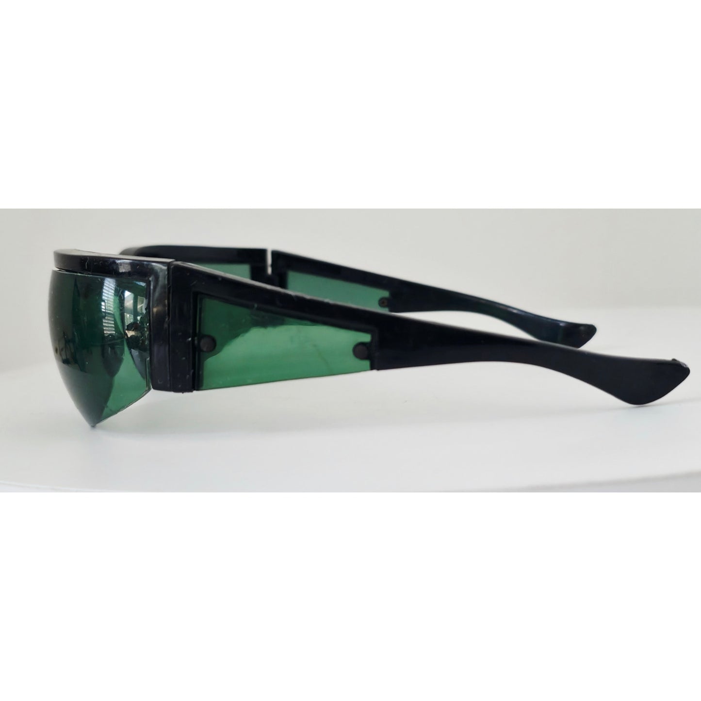 VINTAGE *NEW* 1970's Glam Unisex Black Frame with Green Lens Sunglasses