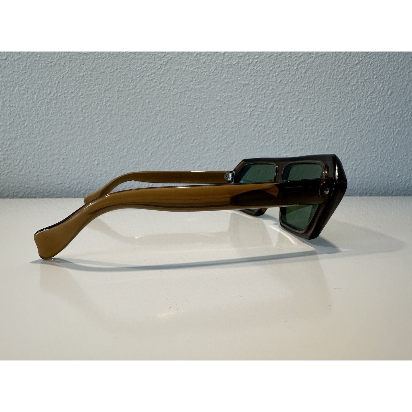 VINTAGE *NEW* 1970's Glam Unisex Sunglasses Brown Hex Frame MINT