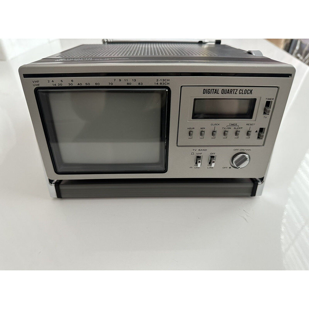 VINTAGE *NEW* 1980's Hitachi K2300 Solid State TV Receiver/Digital Clock