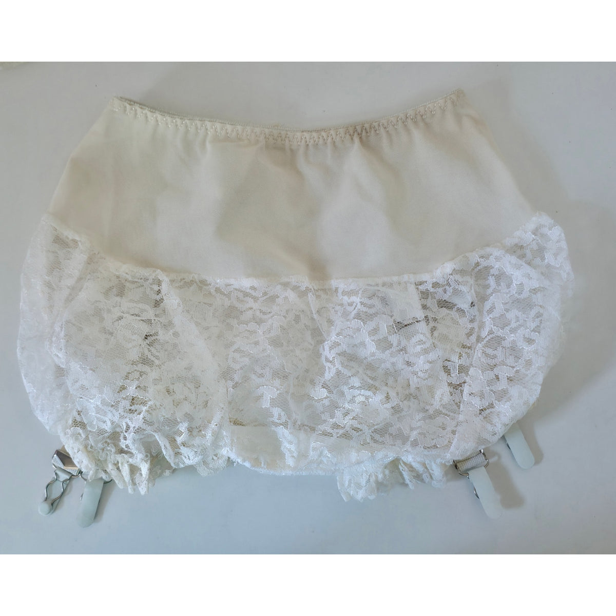 VINTAGE *NEW* 1950's Women's White w/Lace Girdle Garter Size L