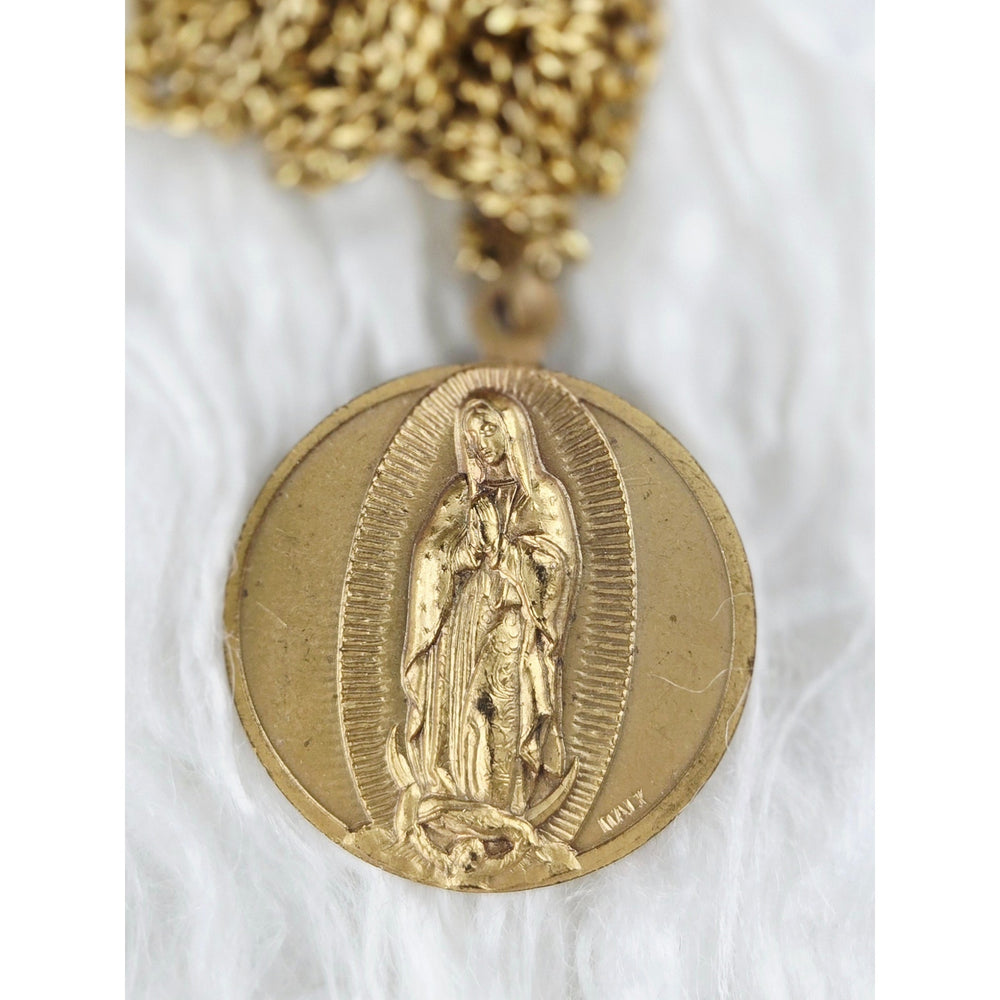 VINTAGE *NEW* 1950's Praying Madonna Gold-Toned Religious Pendant with Chain