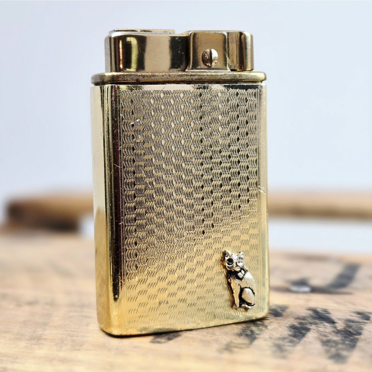 VINTAGE *NEW* 1960's Continental Gold Texture Music Lighter Japan