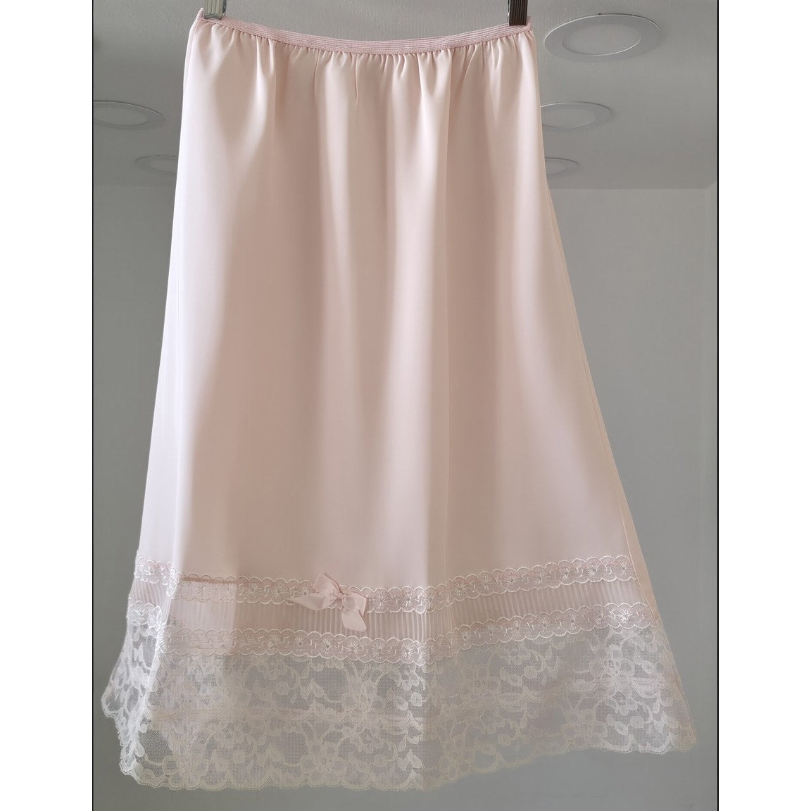 VINTAGE *NEW* 1960's Women's Light Pink Slip | Skirt w/White Lace Trim Size M
