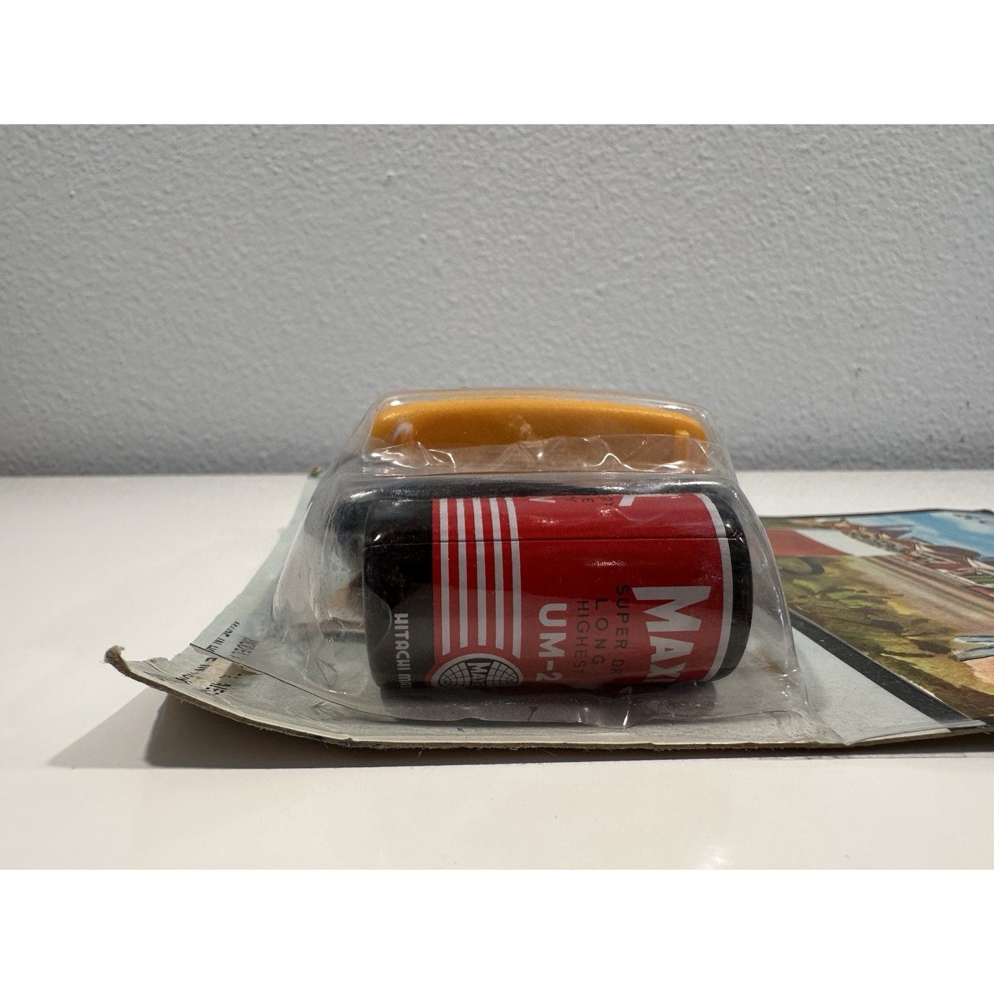 VINTAGE *NEW* ROBIN AIE-741 Yellow Solid State Micro Transistor Radio