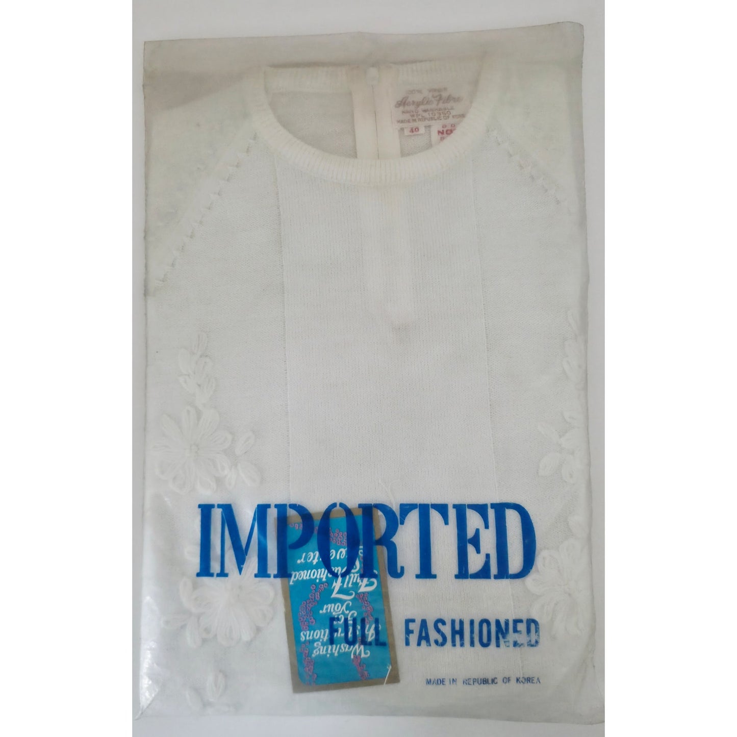 VINTAGE *NEW* Women's White Sweater with Flower Design 100% Acrylic Size 40