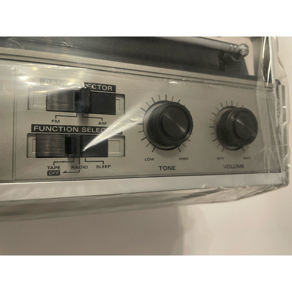 VINTAGE *NEW* 1980's Hitachi TRK-5650 AM/FM Cassete Stereo