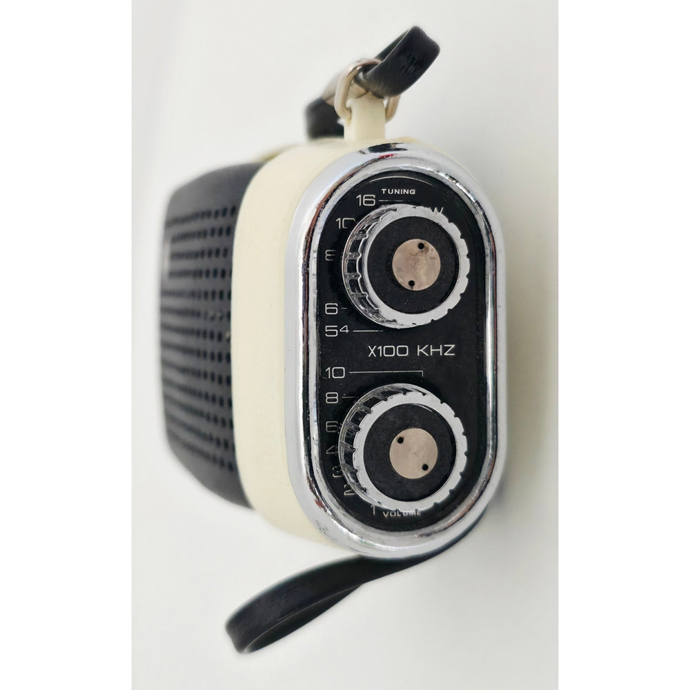 VINTAGE *NEW* 1960's Sakura FS-19 Green/Black Solid State Micro Transistor Radio