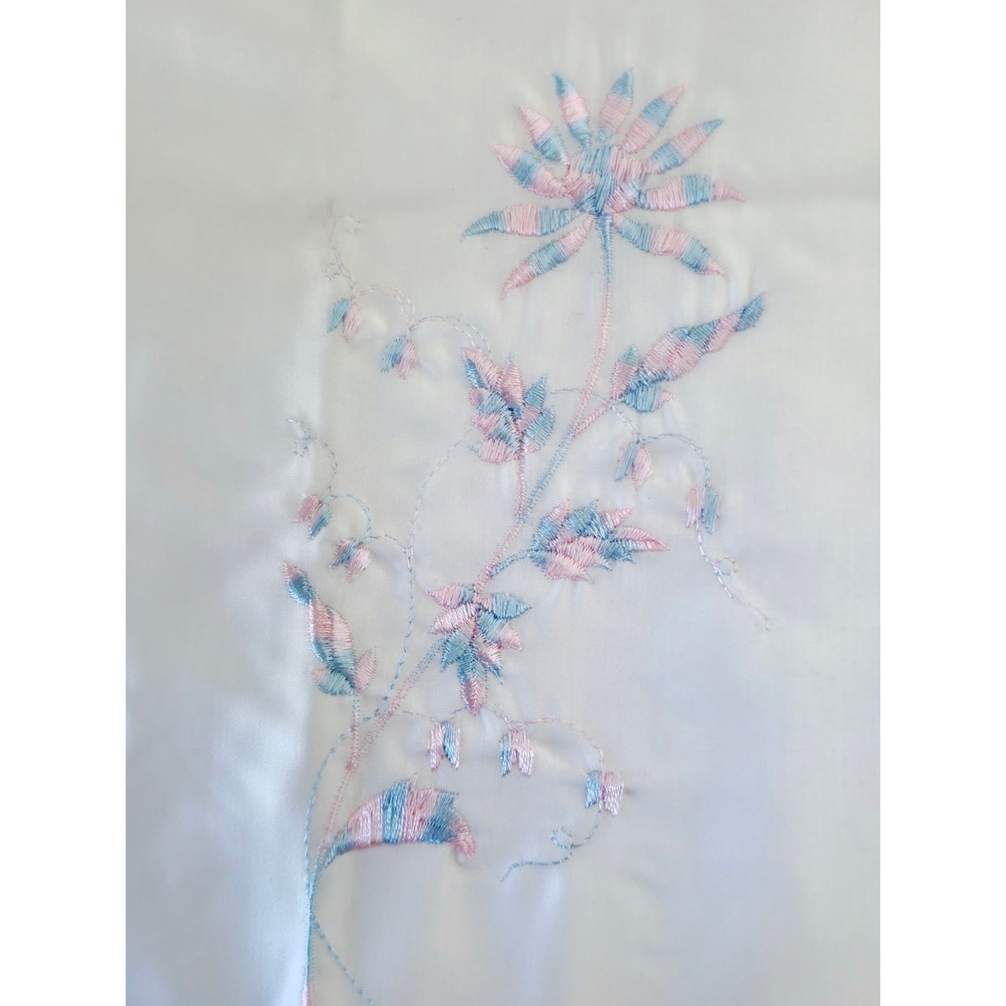 VINTAGE *NEW* 1960's Bradley Women's White Slip with Blue & Pink Flowers Size L