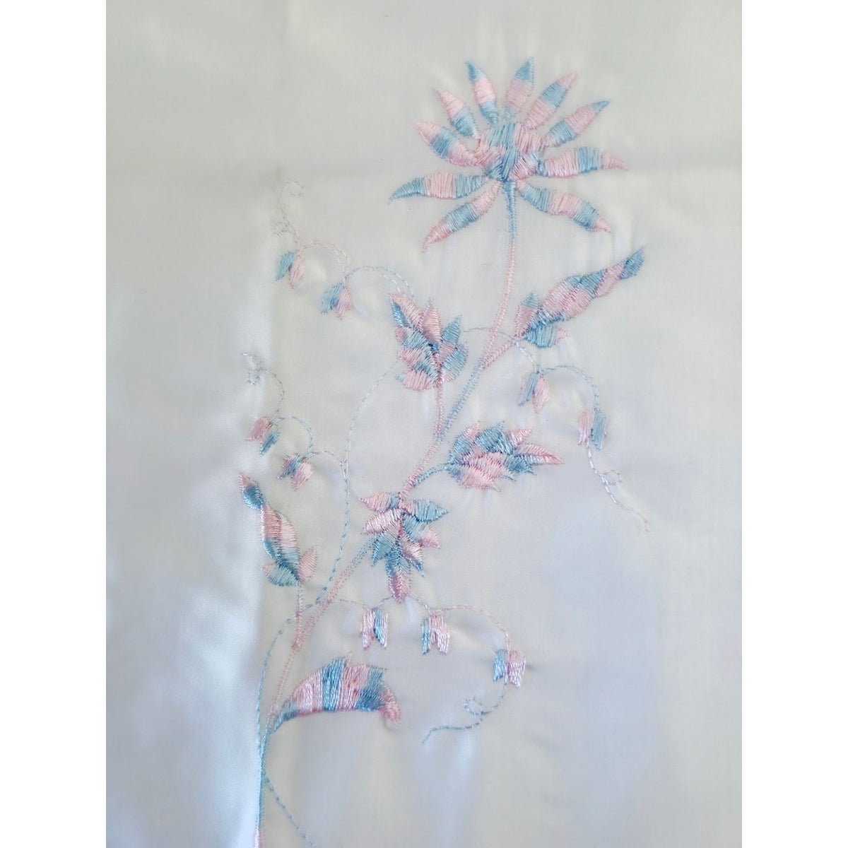 VINTAGE *NEW* 1960's Bradley Women's White Slip with Blue & Pink Flowers Size L