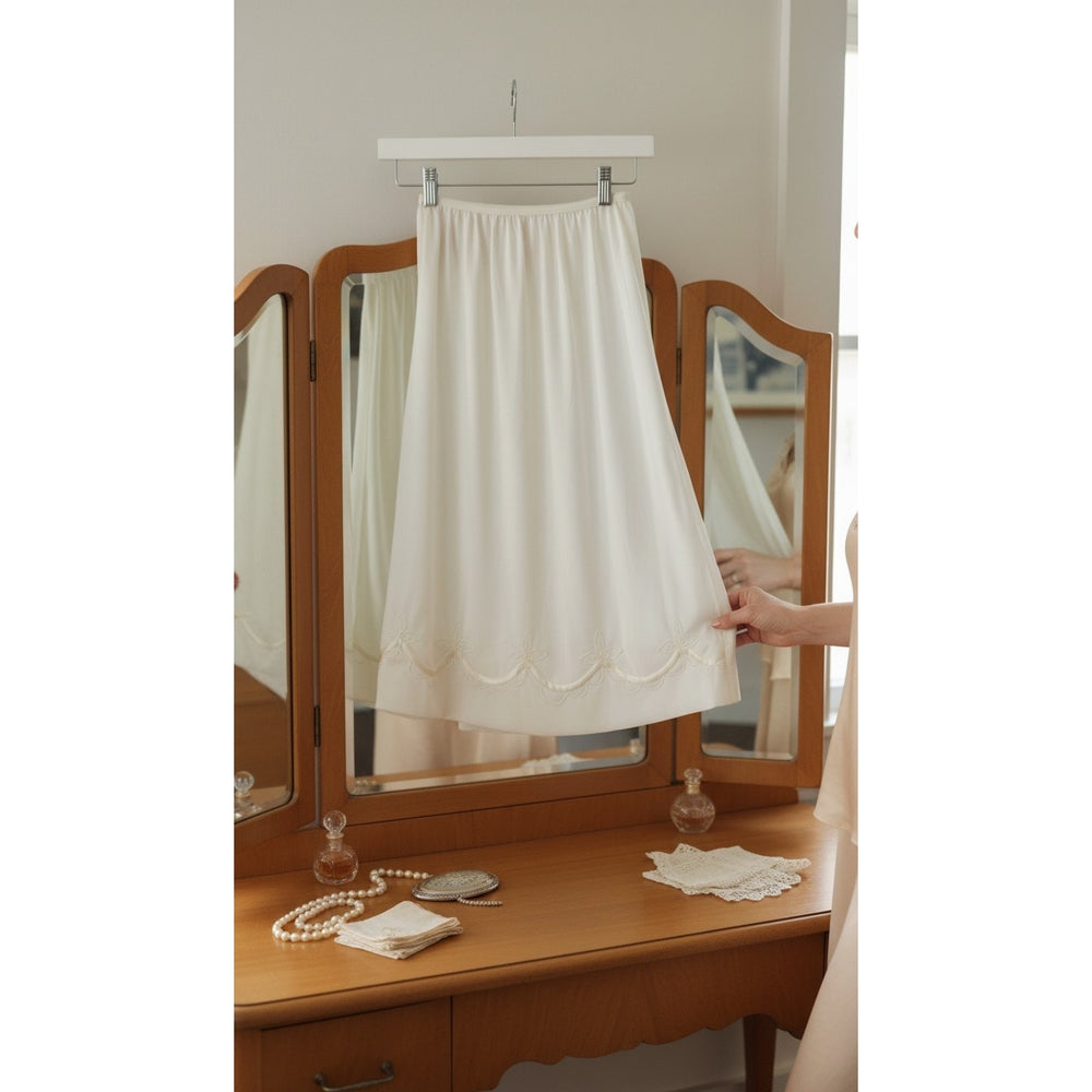 VINTAGE *PRISTINE* 1960's Women's Off-White Slip Skirt with Piping Size S