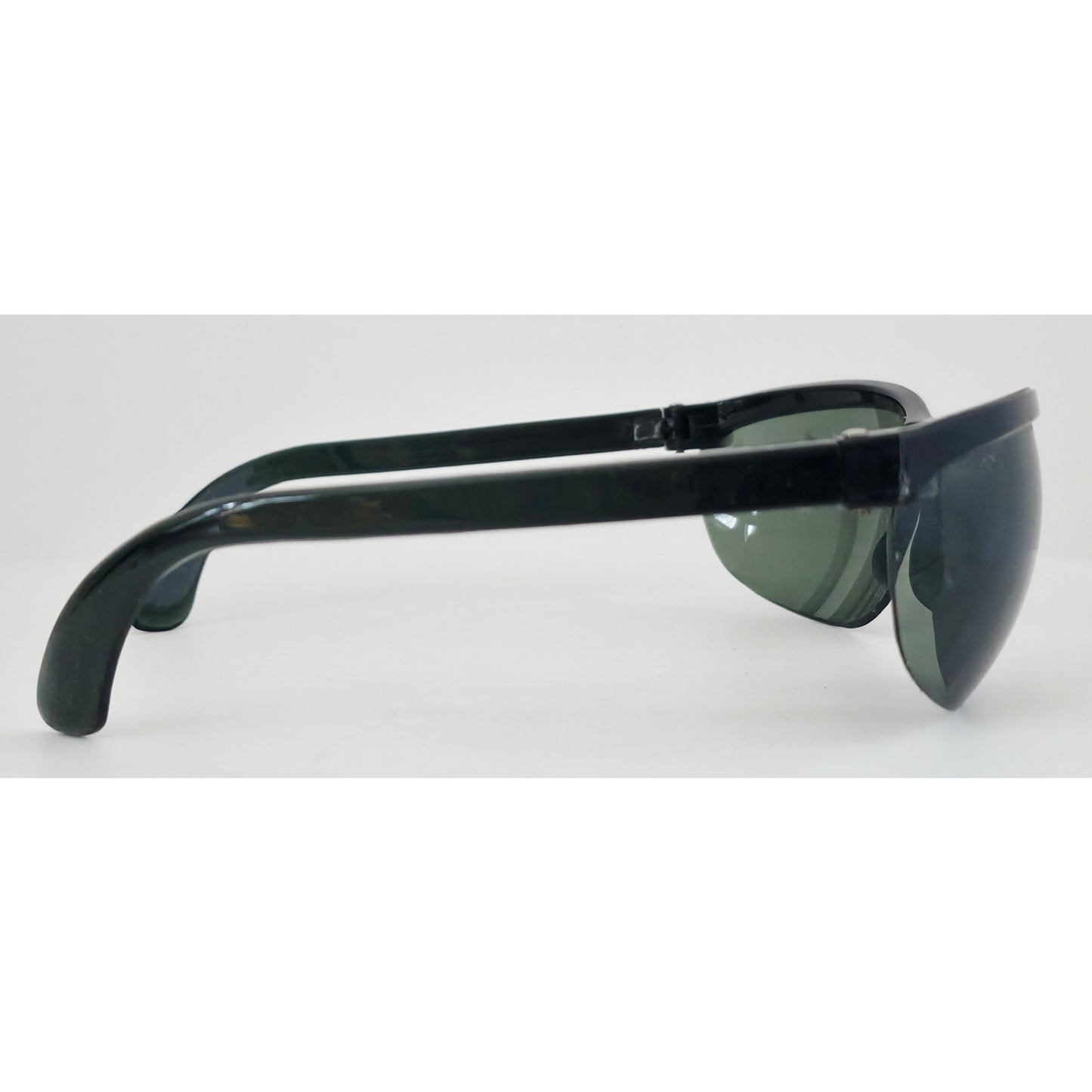 VINTAGE *NEW* 1970's Glam Unisex Black Frame with Gray Lens Sunglasses
