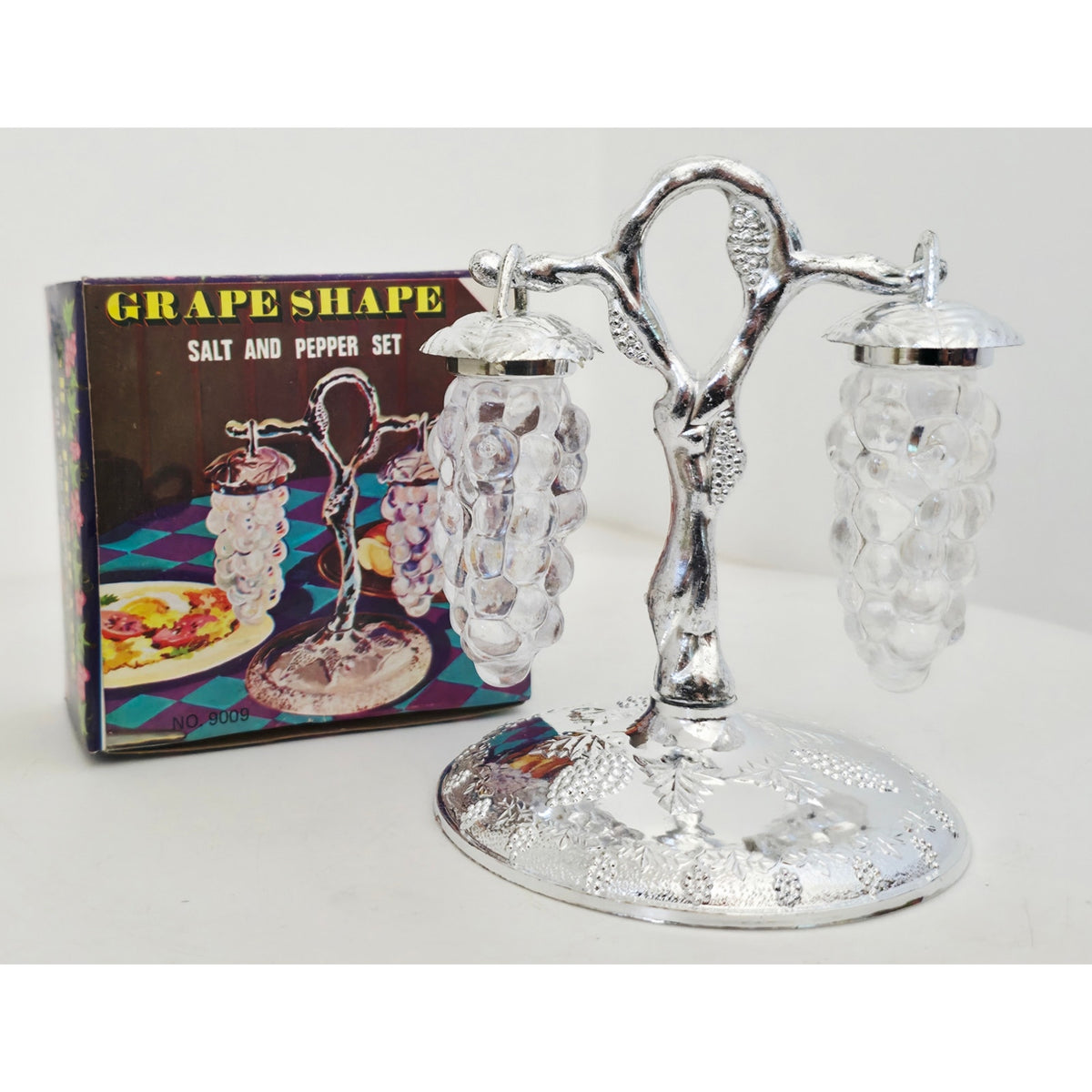 VINTAGE *NEW* 1960's Clear Grape Shape Salt and Pepper Shakers Set of 2