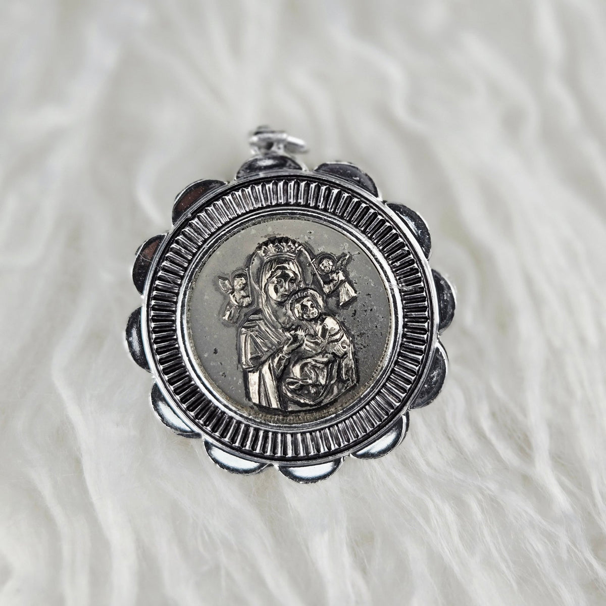 VINTAGE *NEW* 1950s Madonna and Child/Jesus Silver Tone Pendant
