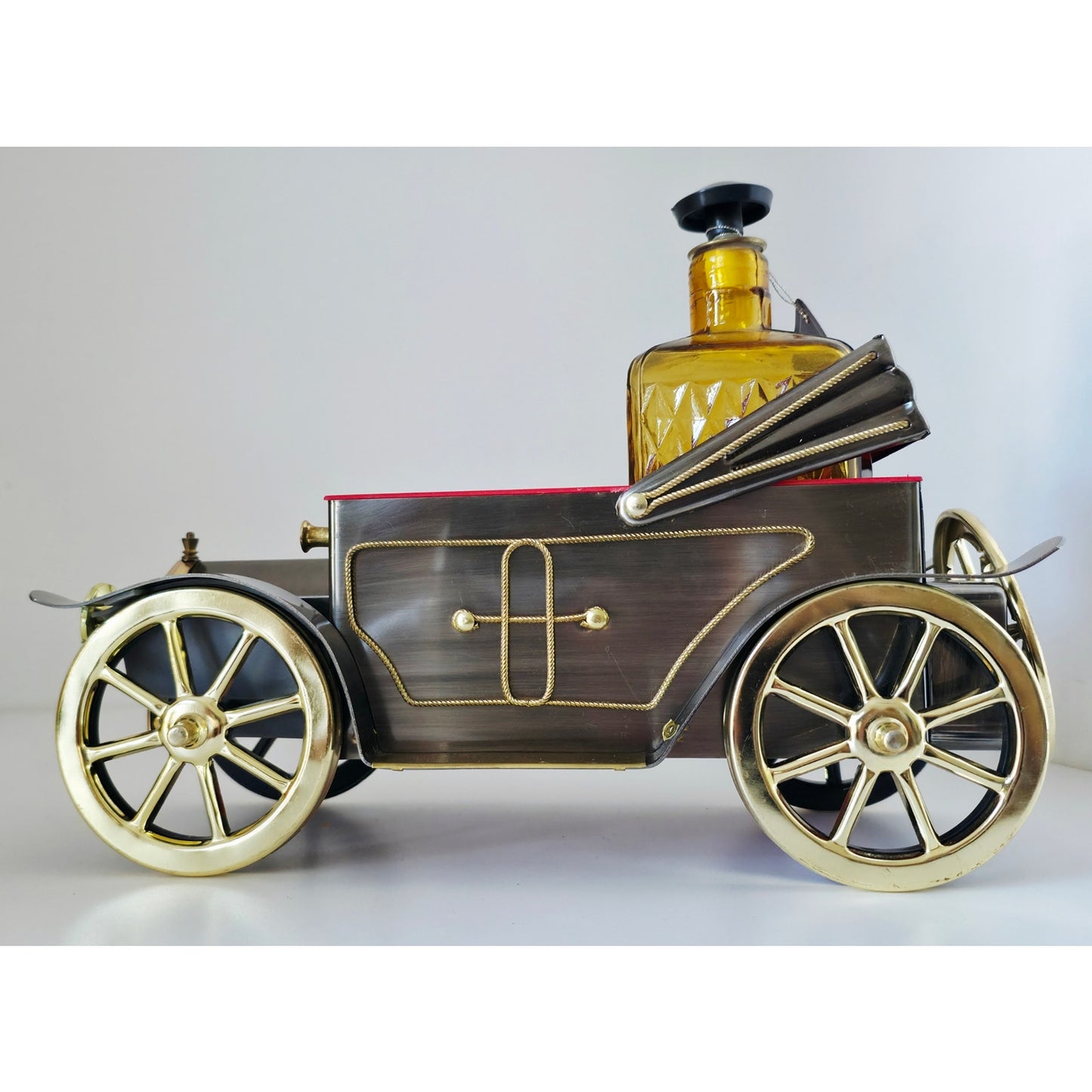 VINTAGE *PRISTINE* 1950's Golden Crown Antique Car Decanter Music Box