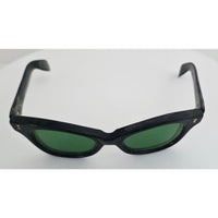 VINTAGE *NEW* 1970's Glam Unisex Sunglasses Black Oval Frame with Green Lens