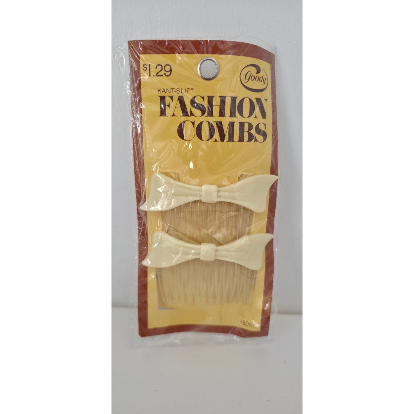 VINTAGE *NEW* 1975 Goody #8051 Bow Shaped Kant-Slip Fashion Combs Set of 2 Cream USA