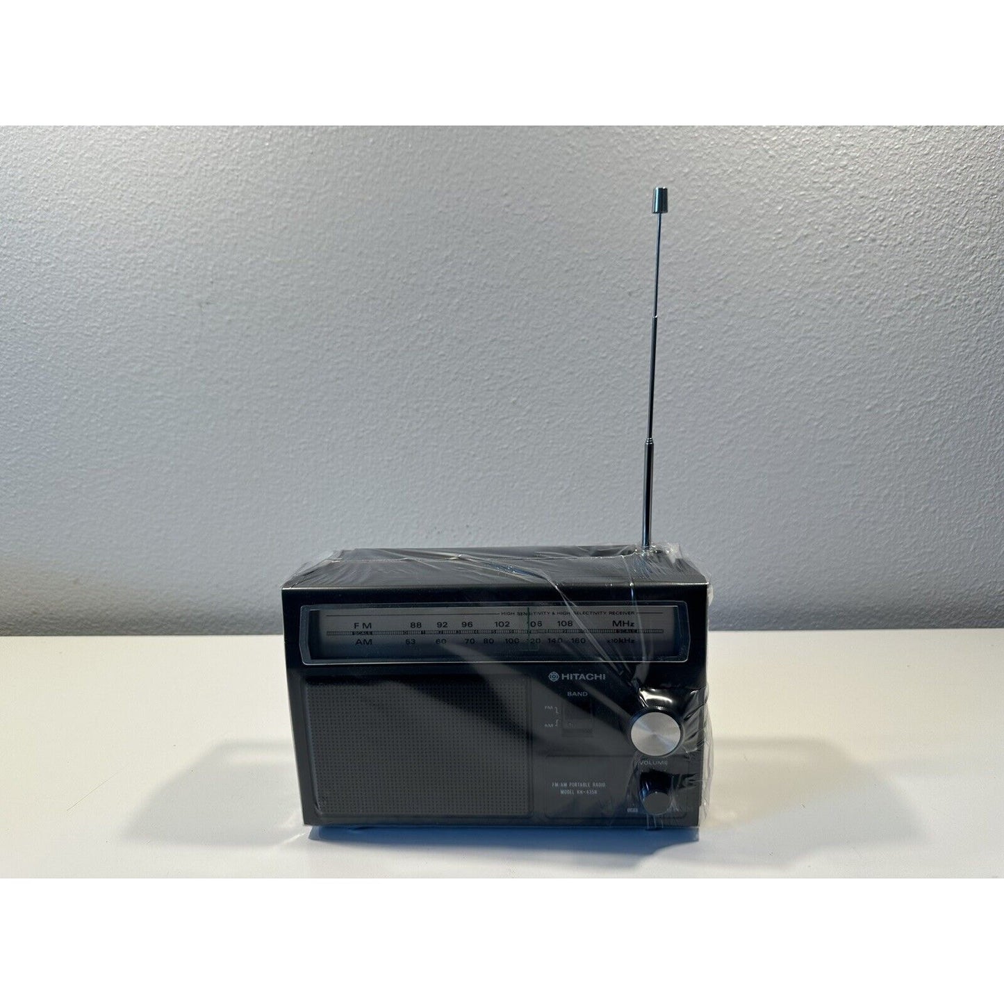 VINTAGE *NEW* 1970's Hitachi Model KH-435H AM/FM Portable Transistor Radio