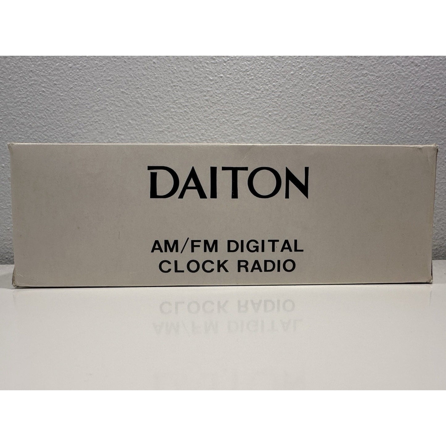 VINTAGE *NEW* 1970's DAITON Space Age Analog am/fm Clock Radio
