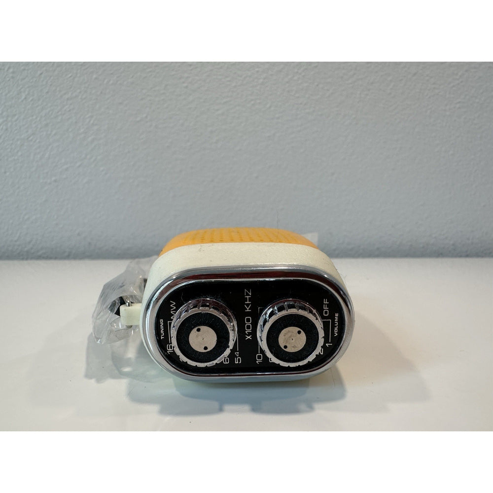 VINTAGE *NEW* 1960's ROBIN AIE-741 Black/Yellow Solid State Micro Transistor Radio
