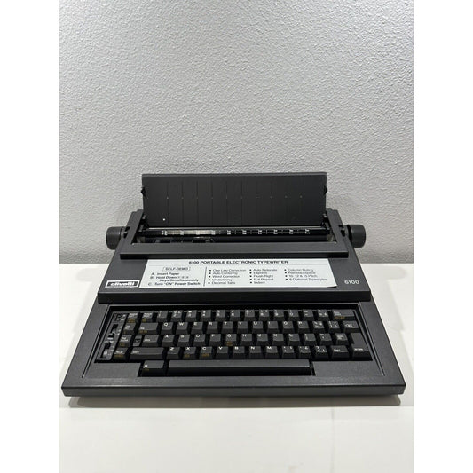 VINTAGE *CLEAN* Olivetti 6100 Spanish Portable Electronic Typewriter